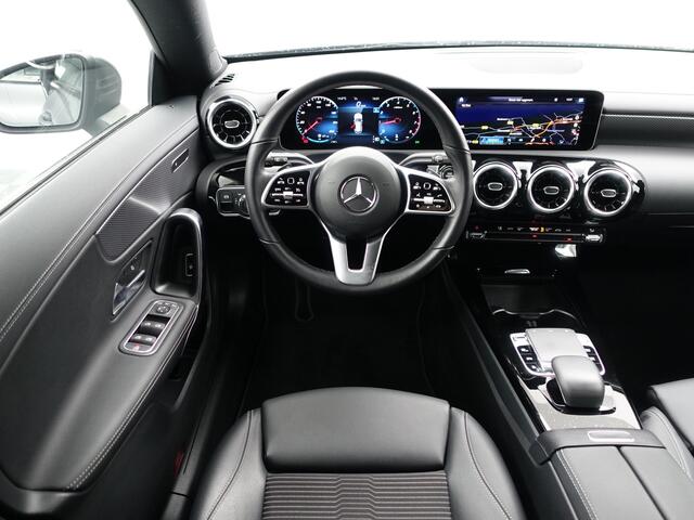 Mercedes-Benz CLA-KLASSE Shooting Brake 220 AMG Edition Aut- Xenon Led, CarPlay, Camera, Carbon Pakket, Lane Assist, Park Assist