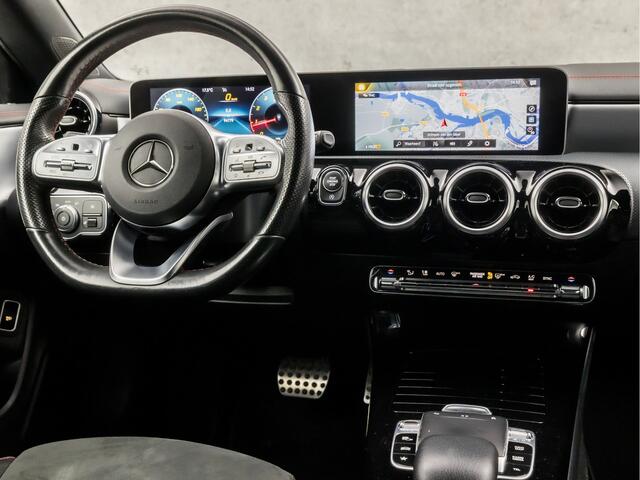 Mercedes-Benz CLA-KLASSE 200 AMG Sport 164Pk Automaat (GROOT NAVI, HEAD-UP DISPLAY, LEDER/ALCANTARA, CAMERA, SPORTSTOELEN, GETINT GLAS, WIDESCREEN, LANE ASSIST, NIEUWSTAAT)