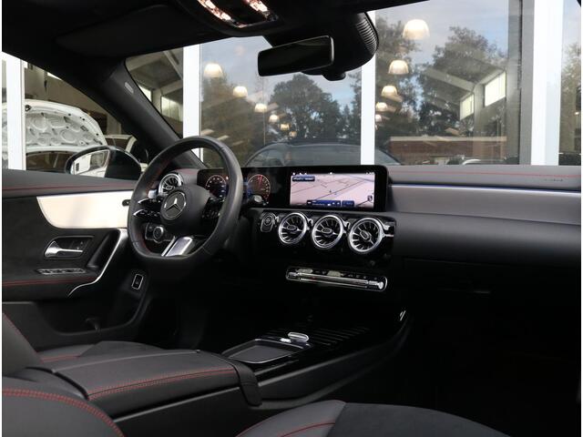 Mercedes-Benz CLA-KLASSE 250 e AMG Line | Panoramadak | Sfeerverlichting