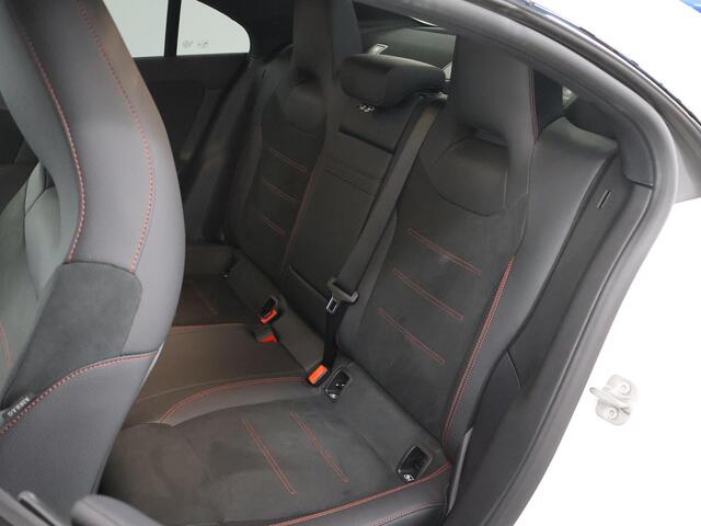 Mercedes-Benz CLA-KLASSE 180 AMG Line | Panoramadak | Sfeerverlichting | Nightpakket | Stoelverwarming | Multimedia Systeem Groot |