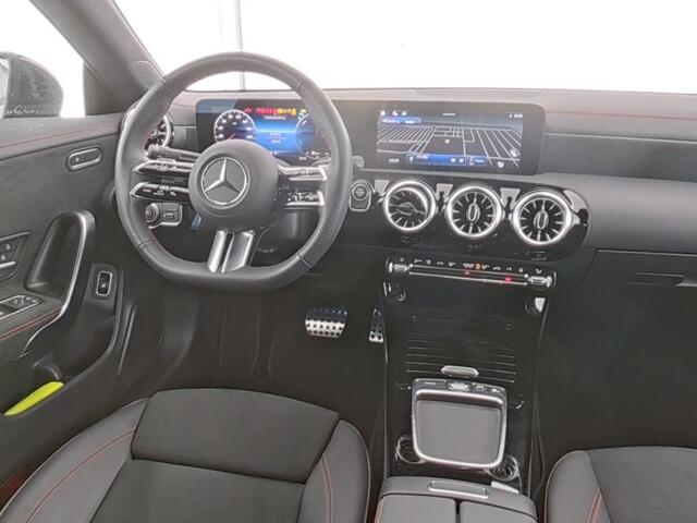 Mercedes-Benz CLA-KLASSE 250 e AMG Plug-In Hybride AMG Line | Night Pakket | Dodehoek Assist | Keyless-Go | Ledkoplampen | Achteruitrijcamera. Inclusief 24 maanden MB Certified garantie voor Europa.