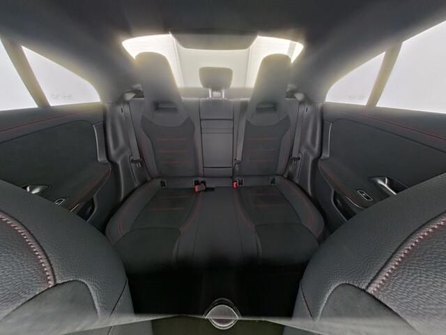 Mercedes-Benz CLA-KLASSE 250 e AMG Plug-In Hybride AMG Line | Night Pakket | Dodehoek Assist | Keyless-Go | Ledkoplampen | Achteruitrijcamera. Inclusief 24 maanden MB Certified garantie voor Europa.