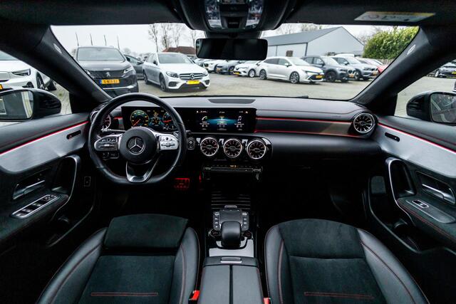 Mercedes-Benz CLA-KLASSE 180 AMG Line | Pano | Camera | 19"