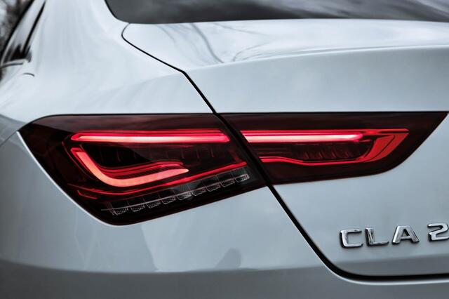 Mercedes-Benz CLA-KLASSE 250 e AMG Line l Pano l Camera l Night pakket