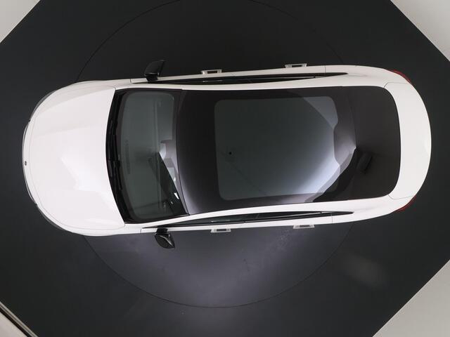 Mercedes-Benz CLA-KLASSE 250+ Launch Edition 85 kWh Accu | Memorystoelen | Warmtepomp | Multibeam Led | Stoelverwarming Voorin | Distronic Cruise Control | Achteruitrijcamera | Nightpakket | Dodehoekassistent
