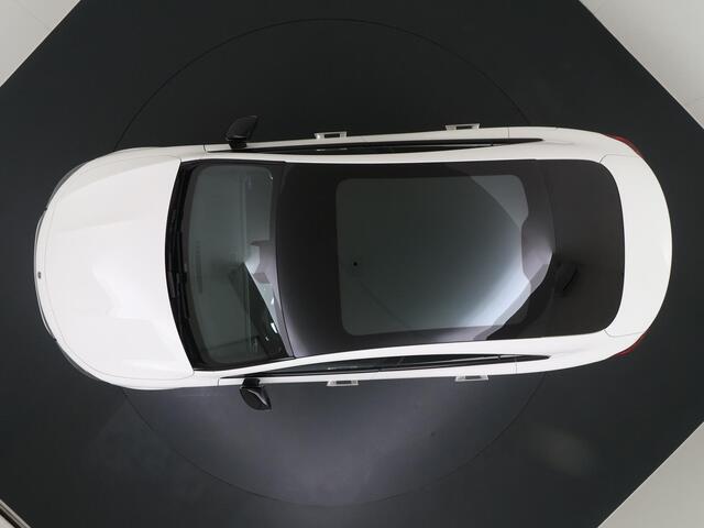 Mercedes-Benz CLA-KLASSE 250+ Launch Edition 85 kWh Accu | Trekhaak Wegklapbaar | Memorystoelen | Warmtepomp | Multibeam Led | Stoelverwarming Voorin | Distronic Cruise Control | Achteruitrijcamera | Nightpakket | Dodehoekassistent