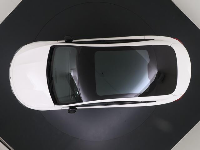 Mercedes-Benz CLA-KLASSE 250+ Launch Edition 85 kWh Accu | Memorystoelen | Warmtepomp | Multibeam Led | Stoelverwarming Voorin | Distronic Cruise Control | Achteruitrijcamera | Nightpakket | Dodehoekassistent