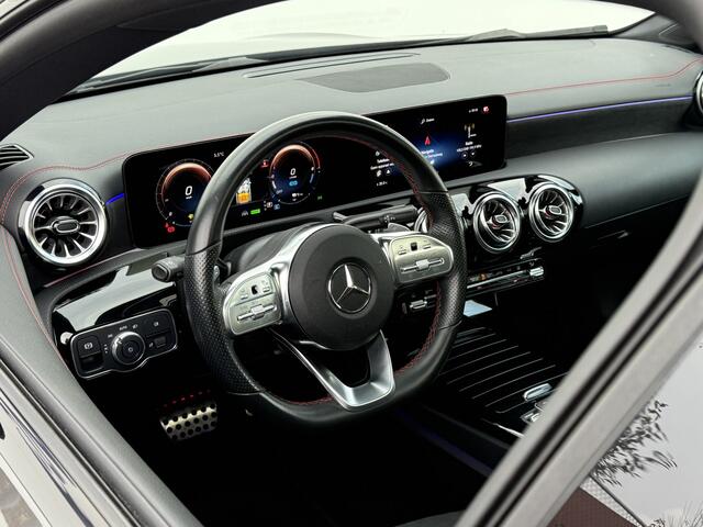 Mercedes-Benz CLA-KLASSE Shooting Brake 250 e Business Solution AMG | Pano | Trekhaak | Memory | Camera | ACC | LED