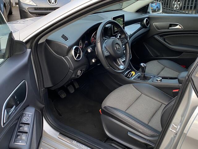 Mercedes-Benz CLA-KLASSE Shooting Brake 180 d Business, 6-BAK, AIRCO, CRUISE CONTROL, LEDER-/STOF INTERIEUR, GROOT NAVI, BLUETOOTH-RADIO-CD-MP3-USB-AUX, ISOFIX, CENT-VERGRENDELING, LM-VELGEN