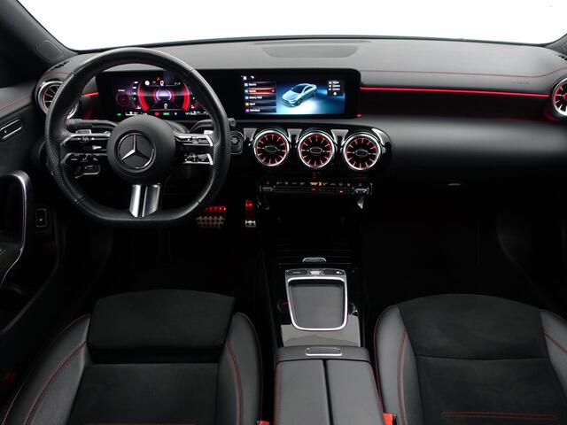 Mercedes-Benz CLA-KLASSE 250 e AMG Line Aut- Facelift, 360 camera, Stoplicht camera, Burmester Audio, Panoramadak, Sfeerverlichting