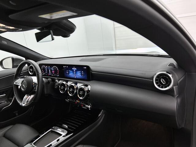 Mercedes-Benz CLA-KLASSE 180 Business Line | Trekhaak | Cruise Control | Stoelverwarming | Inclusief 24 maanden MB Certified garantie voor Europa.