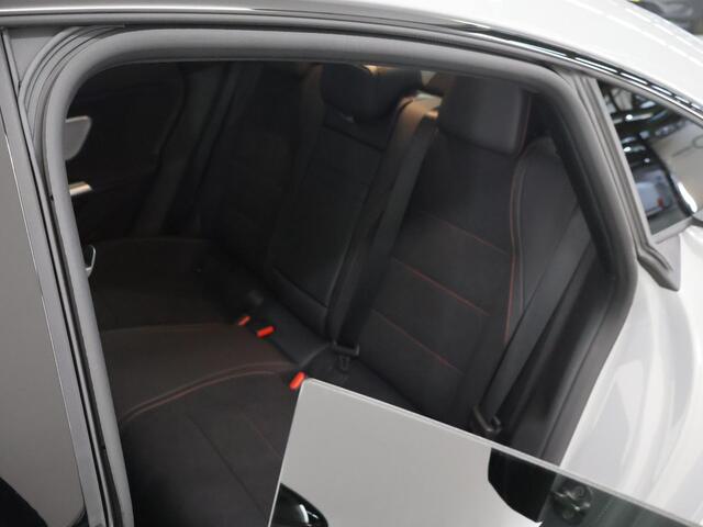 Mercedes-Benz CLA-KLASSE 250+ Launch Edition 85 kWh | Night | Panoramadak | DISTRONIC | Achteruitrijcamera | Dodehoekassistent |