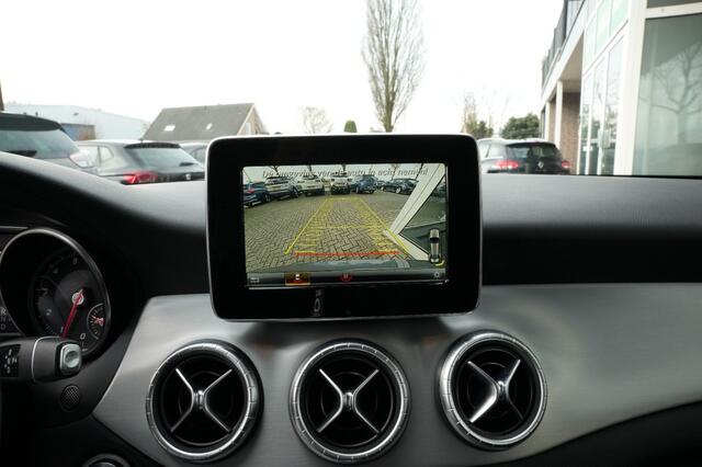 Mercedes-Benz CLA-KLASSE 180 BUSSENISS. SOL. AMG LINE-ALL IN PRIJS- Camera- Navi-