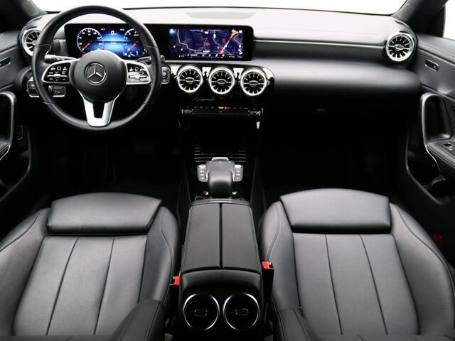Mercedes-Benz CLA-KLASSE Shooting Brake 180 Business Solution Luxury | Dode Hoek Ass | Augmented reality | Sfeerverlichting | LED | Stoelverwarming | Inclusief 24 maanden Mercedes-Benz Certified garantie voor Europa.