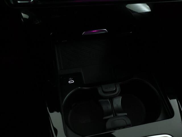 Mercedes-Benz CLA-KLASSE Shooting Brake 180 AMG Sportpakket | Keyless Go | Sfeerverlichting | Car Play | Stoelverwarming | Parkeerpakket met Camera | Inclusief 24 maanden Mercedes-Benz Certified garantie voor Europa.