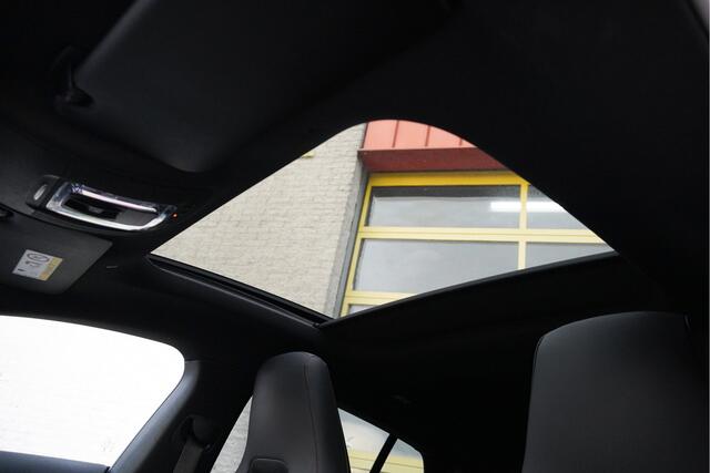 Mercedes-Benz CLA-KLASSE Shooting Brake 180 Automaat! AMG BJ2020 Lmv 18" | Led V+A | Pdc | Navi | Keyless entry | Panoramadak | Elek. achterklep | Burmester Audio | Dashboard verlichting | Virtual cockpit | Climate control | Cruise control | Sportstoelen | Zwarte hemel | Extra ge