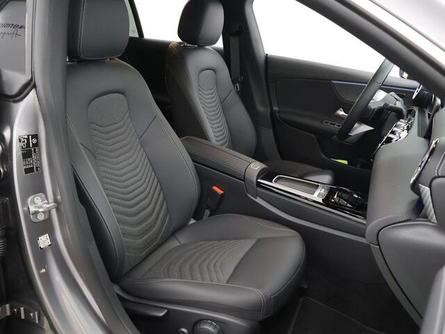 Mercedes-Benz CLA-KLASSE Shooting Brake 250e Star Edition | Easypack - achterklep | Keyless go | Achteruitrijcamera | Stoelverwarming | Sfeerverlichting |