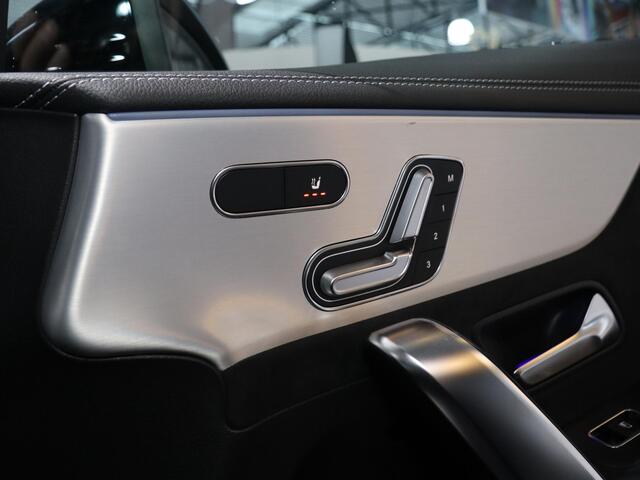 Mercedes-Benz CLA-KLASSE 180 Business Solution AMG | Night | Panoramaschuifdak | AMG Line Plus | Head-up display | 360° camera | Memory stoelen |