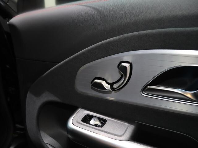 Mercedes-Benz CLA-KLASSE 250+ Launch Edition 85 kWh | Night | Panoramadak | Stoelverwarming | DISTRONIC | Achteruitrijcamera | Trekhaak |