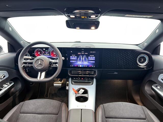 Mercedes-Benz CLA-KLASSE 180 Business Solution AMG | Trekhaak | Panoramadak | Memorypakket | Multibeam LED | 19 inch AMG velgen | Nightpakket | Antidiefstalpakket URBAN GUARD | Adaptieve cruisecontrol |