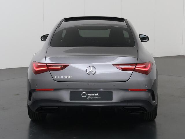 Mercedes-Benz CLA-KLASSE 180 Business Solution AMG | Panoramaschuifdak | AMG Line Plus | Night pakket | Head-up display | 360° camera | 19"AMG velgen |
