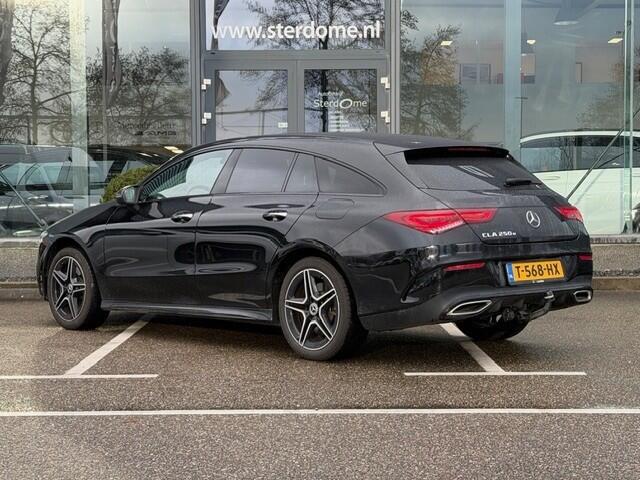 Mercedes-Benz CLA-KLASSE Shooting Brake 250 e AMG Line l MBUX l Camera l Tempomaat l Sfeerverlichting l LED l Keyless Go l Night pakket l Dodehoek assistent l Elekt. bed. Achterklep l Spiegel pakket l Afneembare trekhaak l Diefstel inbraak alarm l 581 Automatische Airco l Comfort