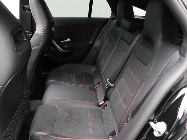 Mercedes-Benz CLA-KLASSE Shooting Brake 180 Business Solution AMG AMG | Night Pakket | Panorama Schuif-Kanteldak | Trekhaak | Memory Voorstoelen | Sfeerverlichting. Inclusief 24 maanden Mercedes-Benz Certified garantie voor Europa.