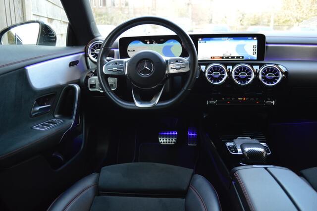 Mercedes-Benz CLA-KLASSE Shooting Brake 200 AMG Led Panorama Widescreen Sfeer Camera Night Augmented Pdc