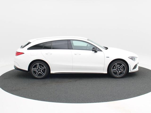 Mercedes-Benz CLA-KLASSE Shooting Brake Automaat 250 e | Stoelverwarming | Navigatie | Full LED | Sfeer Verlichting | Virtual Cockpit | 18 Inch | 95.009 Km !!