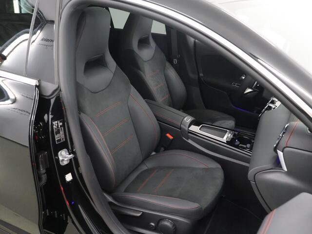 Mercedes-Benz CLA-KLASSE 180 Business Solution AMG | Panoramadak | Burmester | Rijassistentiepakket | Trekhaak | 360 camera | Sfeerverlichting | Stoel/stuurverwarming |