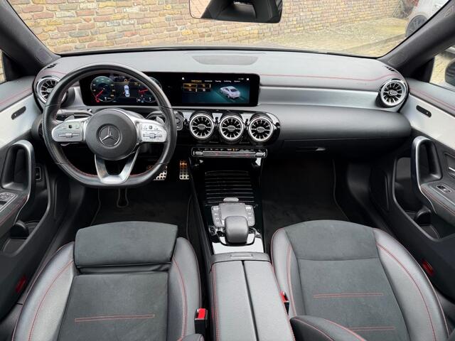 Mercedes-Benz CLA-KLASSE 200 AMG Panodak Sfeerverlichting Mat Grijs