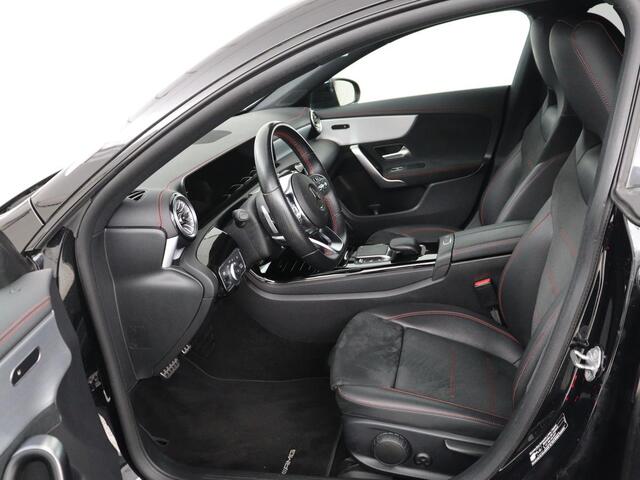 Mercedes-Benz CLA-KLASSE 250 e Bns Sol AMG Ld | Stoelverwarming | Widescreen | Sfeerverlichting | Full LED | Park Assist | Camera | Navigatie | Half leder