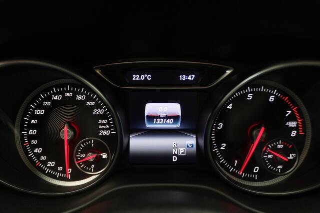 Mercedes-Benz CLA-KLASSE Shooting Brake 180 Business Solution AMG Night Upgrade Automaat Panoramadak, LED, Camera, Navigatie, Stoelverwarming, PDC, 18"