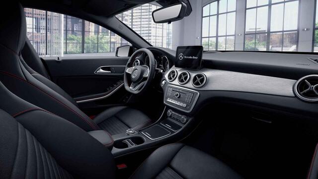 Mercedes-Benz CLA-KLASSE 180 | AMG | Achteruitrijcamera | LED-koplampen | Stoelverwarming | Parkeerpakket |