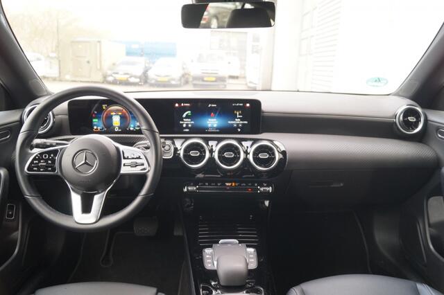 Mercedes-Benz CLA-KLASSE Shooting Brake 250e Business Line -NAVI-TREKHAAK-CAM-