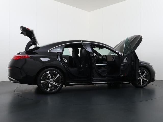 Mercedes-Benz CLA-KLASSE 180 Business Solution AMG | Panoramadak | Adaptieve Cruise Control | Dodehoekassistent | Verkeersbordenassistent | Adaptieve Grootlichtassistent | Stoelverwarming | Sfeerverlichting | Apple CarPlay | Android Auto | Achteruitrijcamera | Parkeersensoren