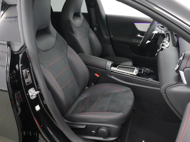 Mercedes-Benz CLA-KLASSE 180 Star Edition AMG NIGHT | Panoramadak | Sfeerverlichting | Achteruitrijcamera | Stoelverwarming | Night Pakket |