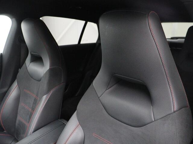 Mercedes-Benz CLA-KLASSE Shooting Brake 250e AMG | Adaptive cruise | Stoelverwarming | Carplay | Widescreen | Leder/Alcantara | Navigatie | Camera | Park Assist | PHEV | Plug In