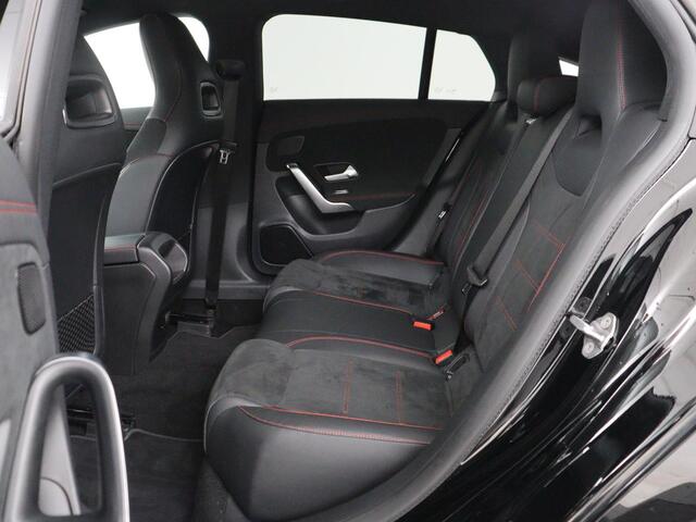 Mercedes-Benz CLA-KLASSE Shooting Brake 250e AMG | Adaptive cruise | Stoelverwarming | Carplay | Widescreen | Leder/Alcantara | Navigatie | Camera | Park Assist | PHEV | Plug In