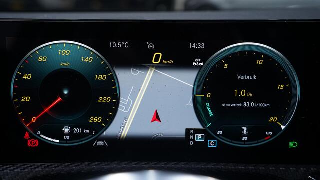 Mercedes-Benz CLA-KLASSE Shooting Brake 180 Business Line NAP 1e eigen. LED-verlichting 17"-lichtmetalen velgen navigatie PDC v+a DAB bleutooth Camera sportstoelen stoelverwarming voor electr-achterklep schakelflippers aan het stuur