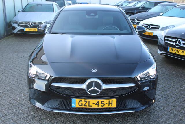 Mercedes-Benz CLA-KLASSE Shooting Brake 180 AUT7 Luxury Line LEDER NAVI CAMERA CARPLAY