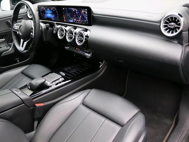 Mercedes-Benz CLA-KLASSE 180 Business Solution Luxury Inclusief 48 maanden MB Certified garantie voor Europa.