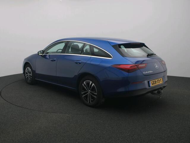 Mercedes-Benz CLA-KLASSE Shooting Brake 250 e Star Edition Trekhaak | Ledkoplampen | Distronic | Parkeerpakket met achteruitrijcamera | Stoelverwarming. Inclusief 48 maanden MB Certified garantie voor Europa.