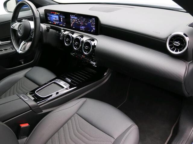 Mercedes-Benz CLA-KLASSE Shooting Brake 250 e Star Edition Trekhaak | Ledkoplampen | Distronic | Parkeerpakket met achteruitrijcamera | Stoelverwarming. Inclusief 48 maanden MB Certified garantie voor Europa.