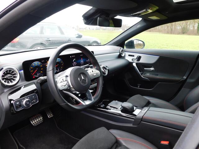 Mercedes-Benz CLA-KLASSE Shooting Brake 180 Business Solution AMG, Pano, Sfeerverl, Trekhaak