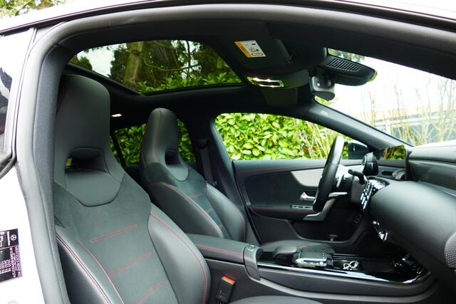 Mercedes-Benz CLA-KLASSE Shooting Brake 200 AMG Line. Panodak,