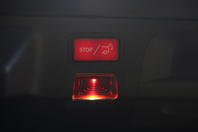 Mercedes-Benz CLA-KLASSE Shooting Brake 180 Business Solution Automaat Panoramadak Widescreen Full LED Stoelverwarming Navigatie Achteruitrijcamera Clima Cruise Control