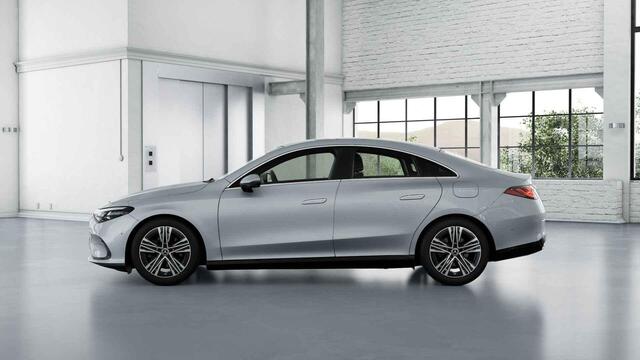 Mercedes-Benz CLA-KLASSE 180 Business Solution Luxury | Dodehoekassistent | Panoramadak | Stoelverwarming | LED koplampen | Adaptieve cruisecontrol | Achteruitrijcamera |