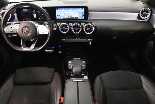 Mercedes-Benz CLA-KLASSE Shooting Brake 180 Business Solution AMG | Panoramadak | 18"Lichtmetaal | Trekhaak | Stoelverwarming |