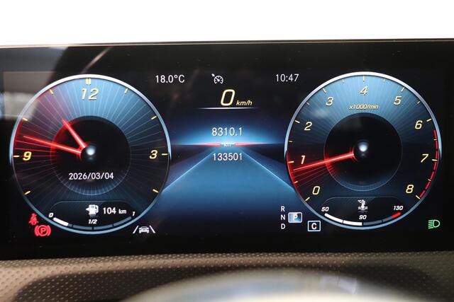 Mercedes-Benz CLA-KLASSE Shooting Brake 180 Business Solution AMG | Panoramadak | 18"Lichtmetaal | Trekhaak | Stoelverwarming |